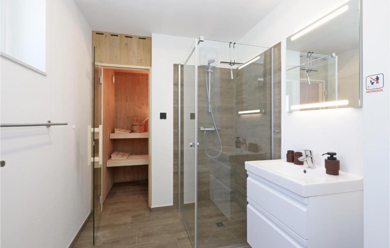 Awesome Home In Lembruch-Duemmer See With Kitchen Luaran gambar